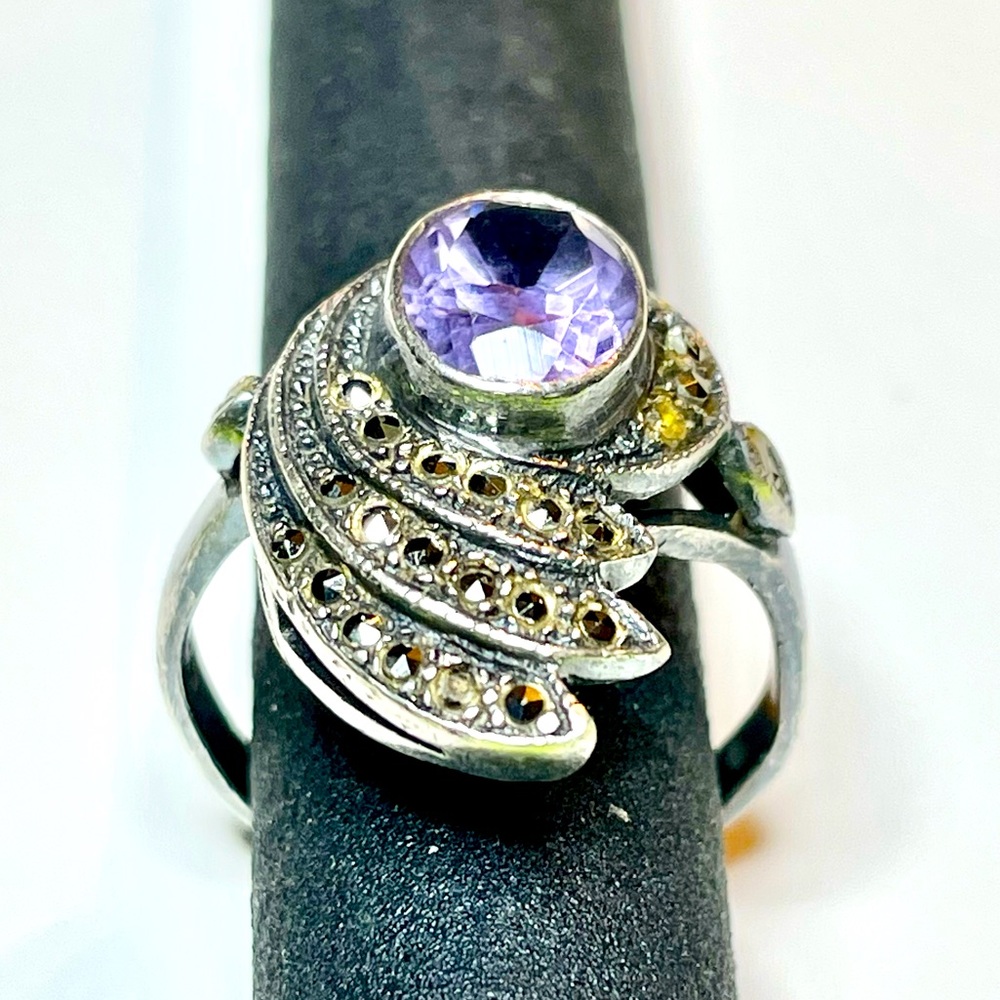 Silver 925 Vintage marcasite ring with an amethyst stone! Size 9